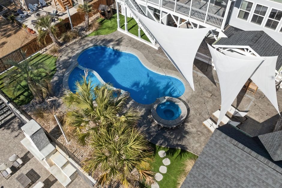 shade sail backyard installation